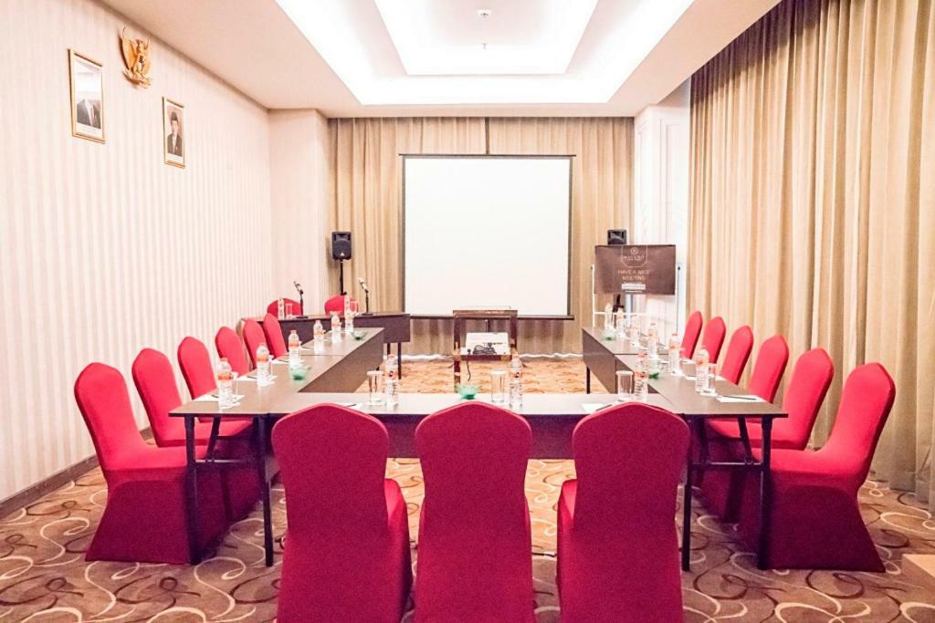 Savero Hotel Depok Esterno foto
