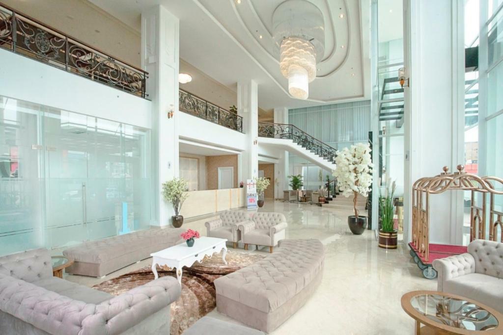 Savero Hotel Depok Esterno foto
