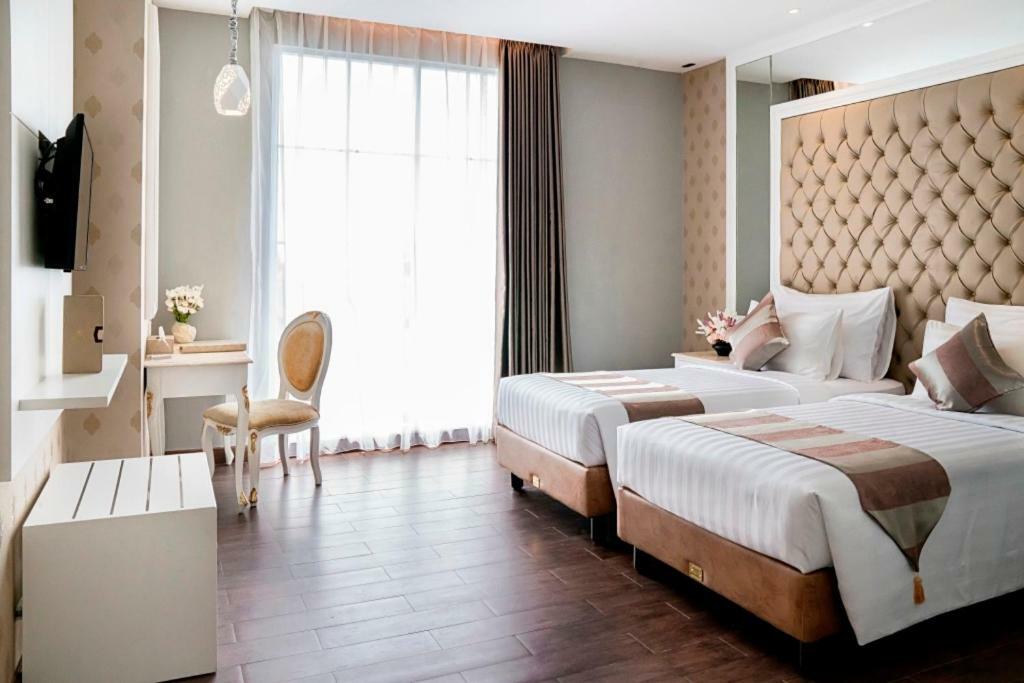 Savero Hotel Depok Esterno foto