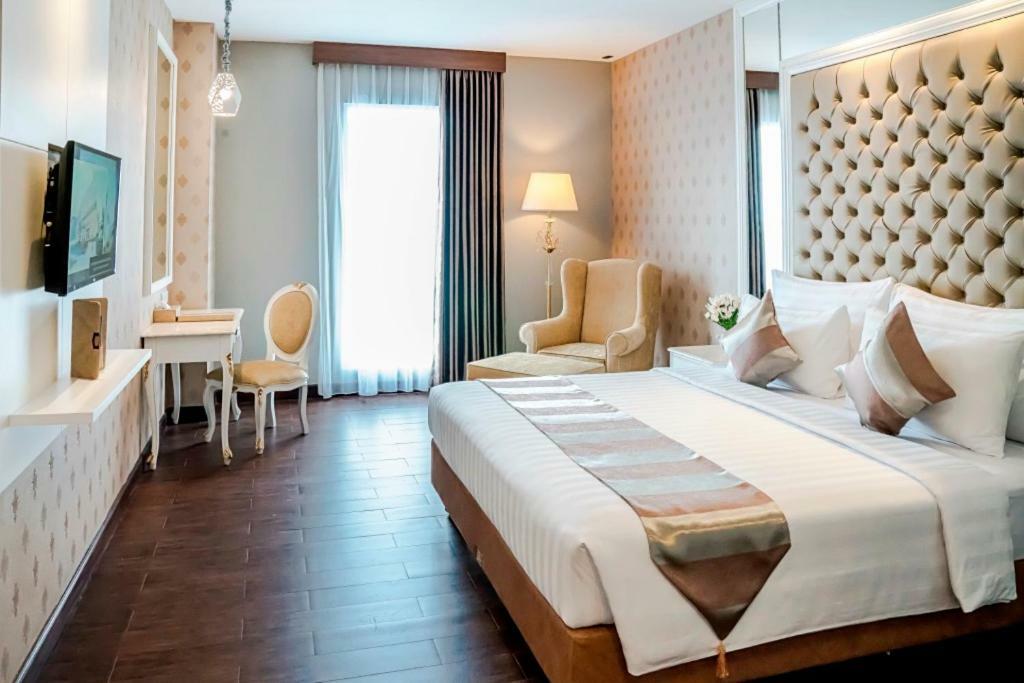 Savero Hotel Depok Esterno foto